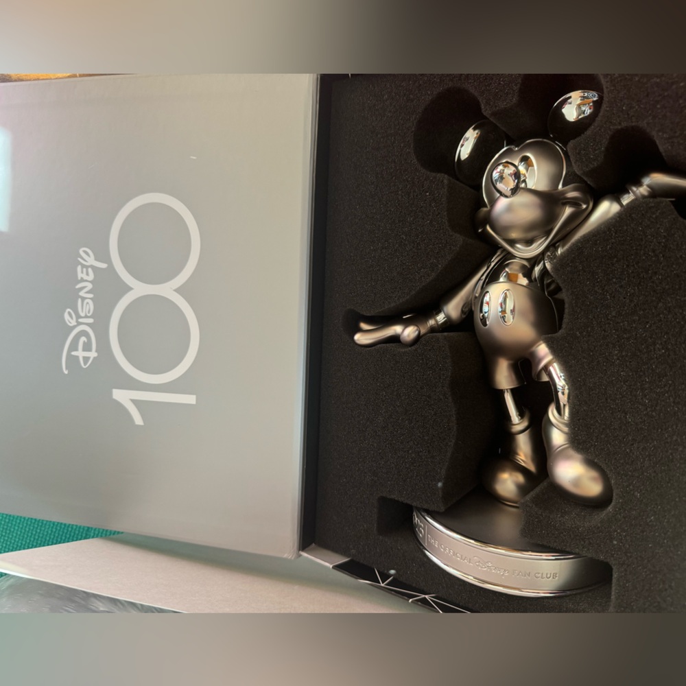 D23 statue/art 100 anniversary